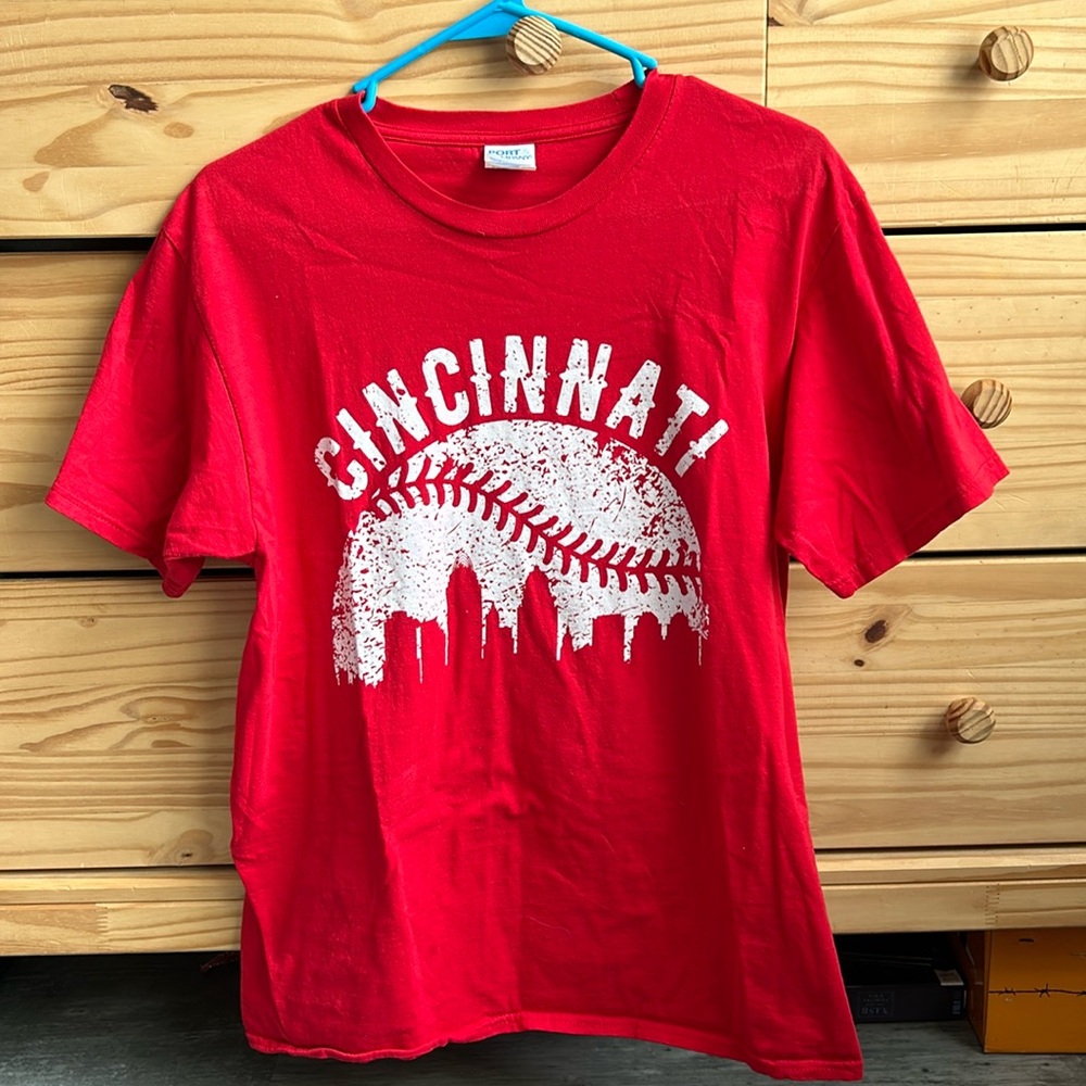 Port & Company Red Cincinnati Tshirt Unisex Medium 100% cotton Baseball logo
